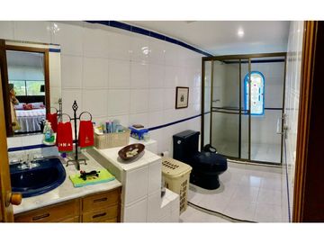 VENDO HERMOSA CASA CAMPESTRE EN CONJUNTO CERRADO EN KM 1 VIA DAPA.