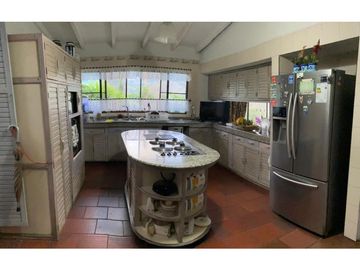 VENDO HERMOSA CASA CAMPESTRE EN CONJUNTO CERRADO EN KM 1 VIA DAPA.