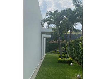 SE VENDE MAJESTUOSA CASA EN ALTOS CIUDAD JARDIN
