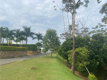 SE VENDE MAJESTUOSA CASA EN ALTOS CIUDAD JARDIN