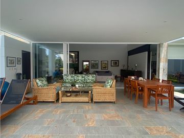 SE VENDE MAJESTUOSA CASA EN ALTOS CIUDAD JARDIN