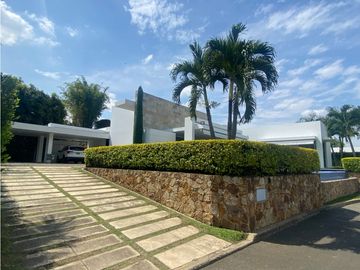 SE VENDE MAJESTUOSA CASA EN ALTOS CIUDAD JARDIN