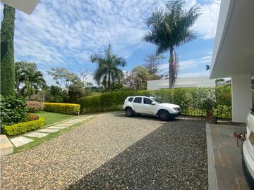 SE VENDE MAJESTUOSA CASA EN ALTOS CIUDAD JARDIN