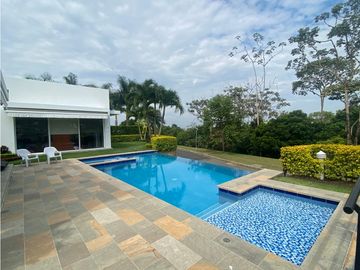 SE VENDE MAJESTUOSA CASA EN ALTOS CIUDAD JARDIN