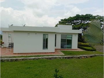 Casa Con Piscina En Condominio Miralomas De Holanda