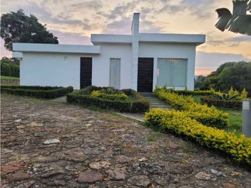 Casa Con Piscina En Condominio Miralomas De Holanda