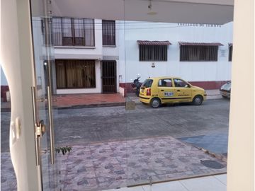VENDO CASA CORALES DUPLEX CON LOCAL