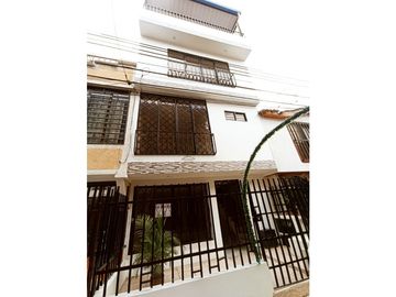SE VENDE CASA EN VILLA DEL PRADO 4 PISOS