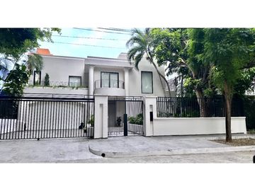 SE VENDE CASA  PARA ESTRENAR ESTILO PARISINO EN BARRIO RIOMAR BQUILLA