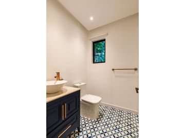 SE VENDE CASA  PARA ESTRENAR ESTILO PARISINO EN BARRIO RIOMAR BQUILLA