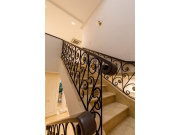 SE VENDE CASA  PARA ESTRENAR ESTILO PARISINO EN BARRIO RIOMAR BQUILLA