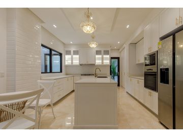 SE VENDE CASA  PARA ESTRENAR ESTILO PARISINO EN BARRIO RIOMAR BQUILLA