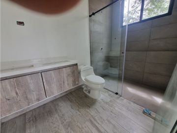 Casa en venta para estrenar un nivel en El Peñol - La Cristalina