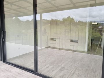 Casa en venta para estrenar un nivel en El Peñol - La Cristalina