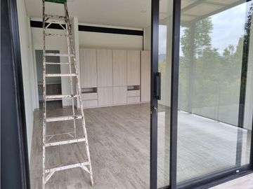 Casa en venta para estrenar un nivel en El Peñol - La Cristalina