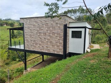 Casa en venta para estrenar un nivel en El Peñol - La Cristalina