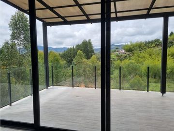 Casa en venta para estrenar un nivel en El Peñol - La Cristalina