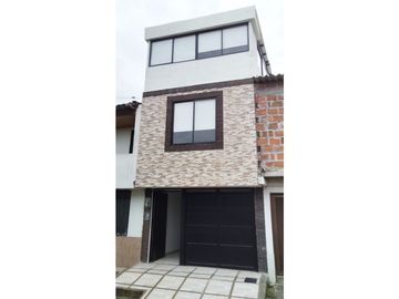 VENDO CASA CARTAGO  3 PISOS