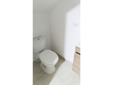 VENDO CASA CARTAGO  3 PISOS