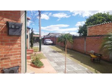 LUXA VENDE CASA URBANIZACION EL MOLINO CON  DOS LOTES PARA CONSTRUIR.