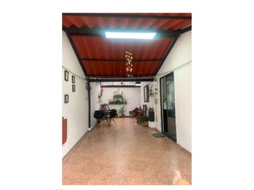 VENDO CASA  AVENIDA SUR CERCA HOMCENTER