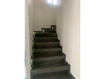 VENDO CASA  AVENIDA SUR CERCA HOMCENTER