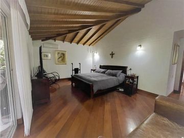 Casa en venta en Envigado - Loma de Benedictinos (JS)