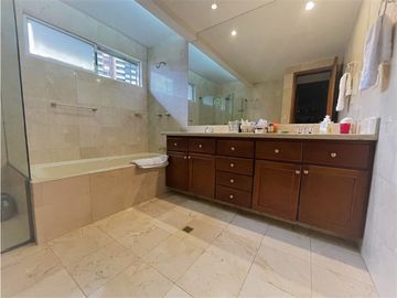 Casa en venta en Envigado - Loma de Benedictinos (JS)