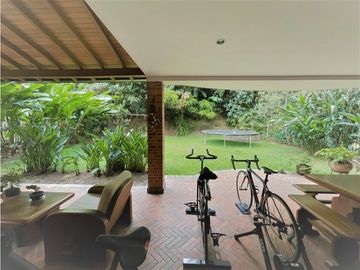 Casa en venta en Envigado - Loma de Benedictinos (JS)