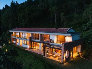 Espectacular casa mirador de lujo con imponente vista a la ciudad