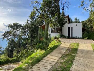 Espectacular casa mirador de lujo con imponente vista a la ciudad