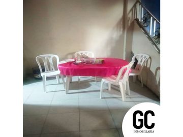 Se vende Casa esquinera de 2 pisos / Las Moras, Soledad