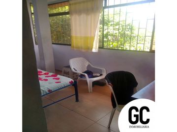Se vende Casa esquinera de 2 pisos / Las Moras, Soledad