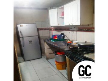 Se vende Casa esquinera de 2 pisos / Las Moras, Soledad