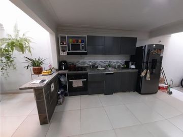 Se vende casa de dos pisos más terraza Las Américas Palmira Valle