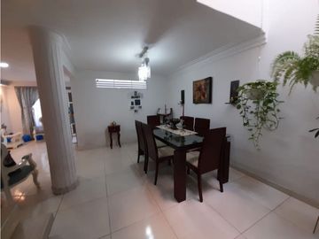 Se vende casa de dos pisos más terraza Las Américas Palmira Valle