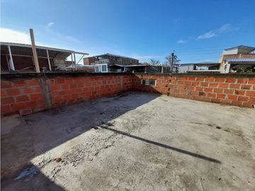 Se vende casa de dos pisos más terraza Las Américas Palmira Valle