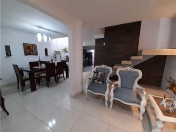 Se vende casa de dos pisos más terraza Las Américas Palmira Valle
