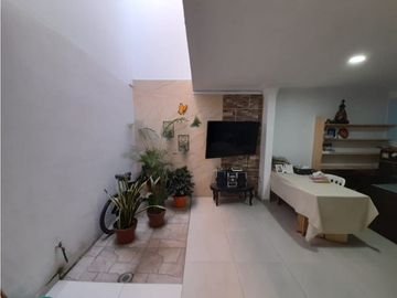 Se vende casa de dos pisos más terraza Las Américas Palmira Valle
