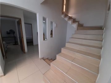 Se vende casa de dos pisos más terraza Las Américas Palmira Valle