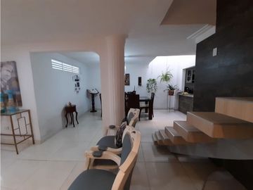 Se vende casa de dos pisos más terraza Las Américas Palmira Valle