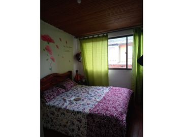 LUXA  VENDE CASA BARRIO AIDA LUCIA, REMODELADA.
