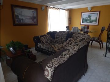 LUXA  VENDE CASA BARRIO AIDA LUCIA, REMODELADA.