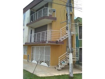 LUXA VENDE CASA BARRIO CAPRI. SECTOR UVO.