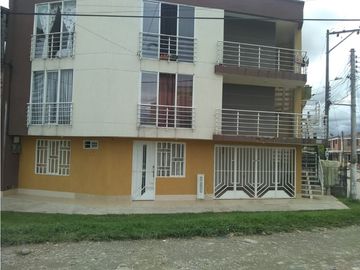 LUXA VENDE CASA BARRIO CAPRI. SECTOR UVO.