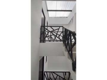 LUXA VENDE APARTAMENTO MODERNO PENTHOUSE NUEVO EN LOMAS DE GRANADA
