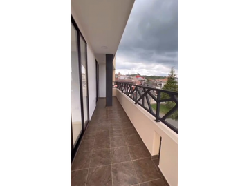 LUXA VENDE APARTAMENTO MODERNO PENTHOUSE NUEVO EN LOMAS DE GRANADA