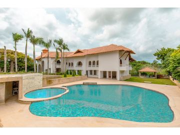 SE VENDE CASA MANSION DE LUJO EN LAGOS DEL CAUJARAL