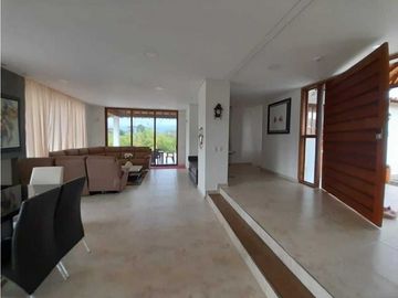 Se vende casa campestre de 4 habitaciones en la vía Circasia-Montenegr