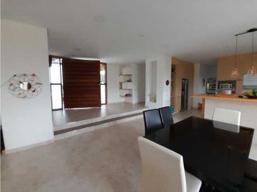 Se vende casa campestre de 4 habitaciones en la vía Circasia-Montenegr
